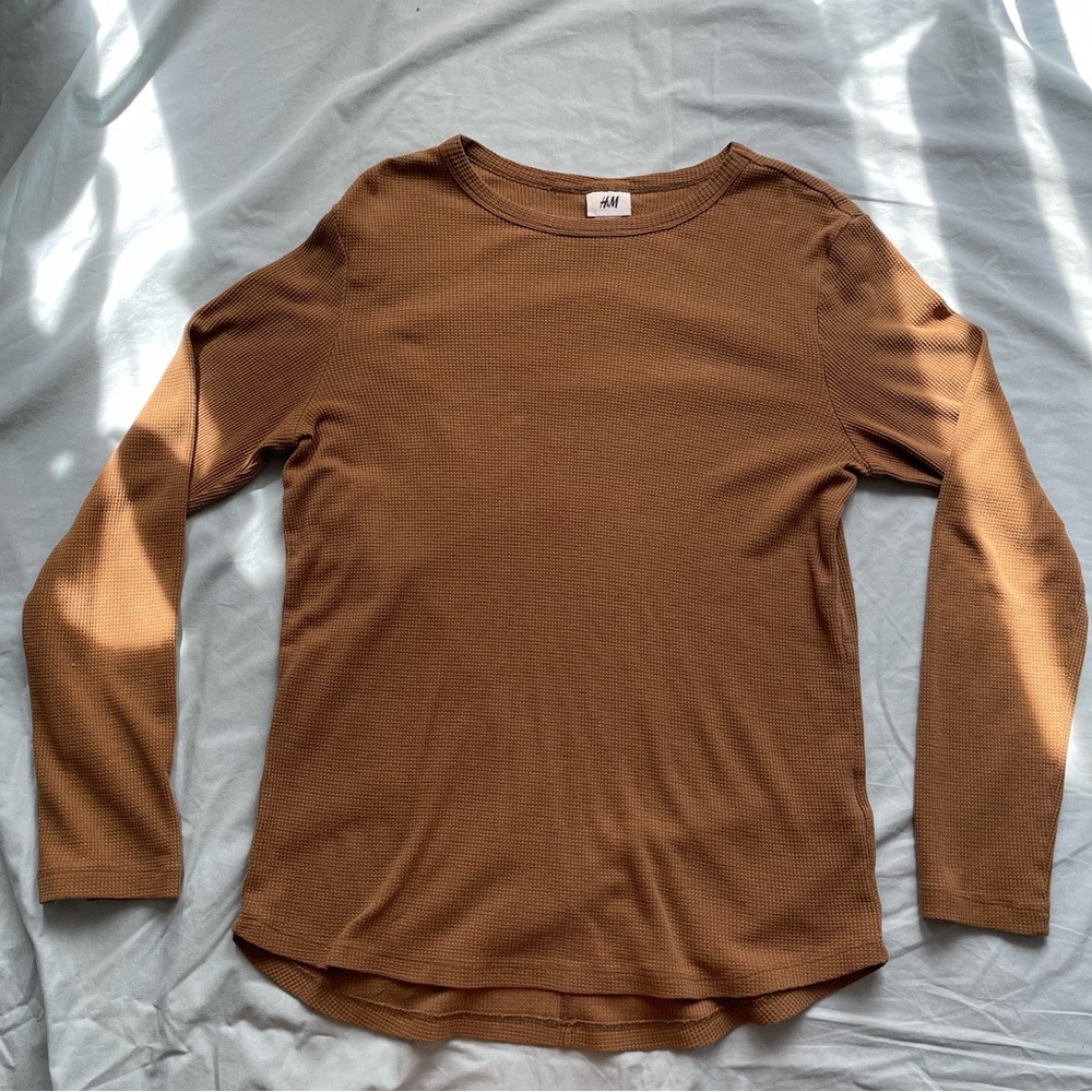 H&M light brown waffle knit long sleeve shirt